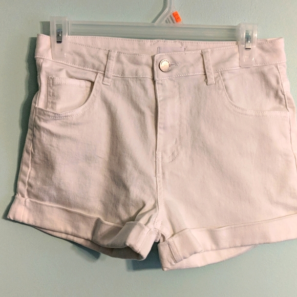 Ardene white shorts - Size Medium EUC - Picture 1 of 1